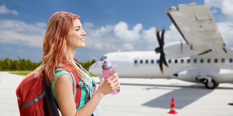 HOW TO STAY HEALTHY WHILE TRAVELLING