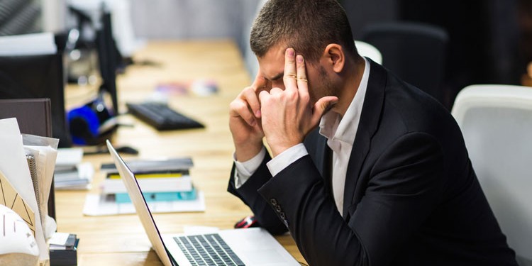 9 SIGNS YOU’RE IN THE WRONG JOB AND NEED TO QUIT